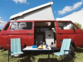 BulliHoliday Bulli Cindy mit Aufstelldach - mit Campingstühlen, Campingtisch und Sonnenschirm