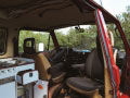 BulliHoliday Campingbus mieten Janine - Küchenblock und Fahrerkabine mit Pilotsitzen 2
