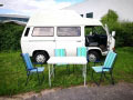 BulliHoliday Campingmobil mieten Lissy - Campingtisch, Campingstühle und Sonnenschirm 1