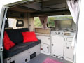 BulliHoliday Campingmobil mieten Lissy - hintere Sitzbank und Küche